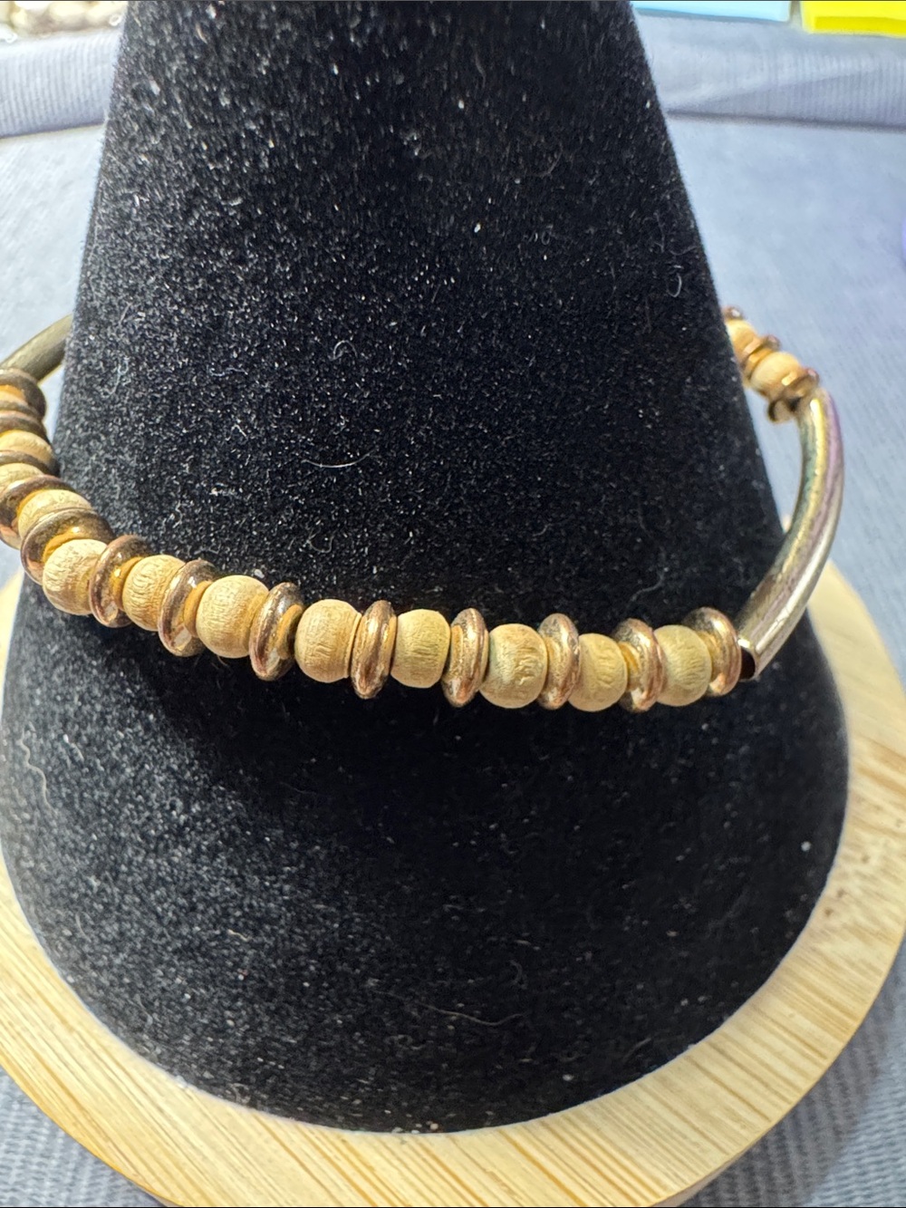 Vintage Source Unknown Gold and Light Brown Beaded Women's Bracelet 6 inches